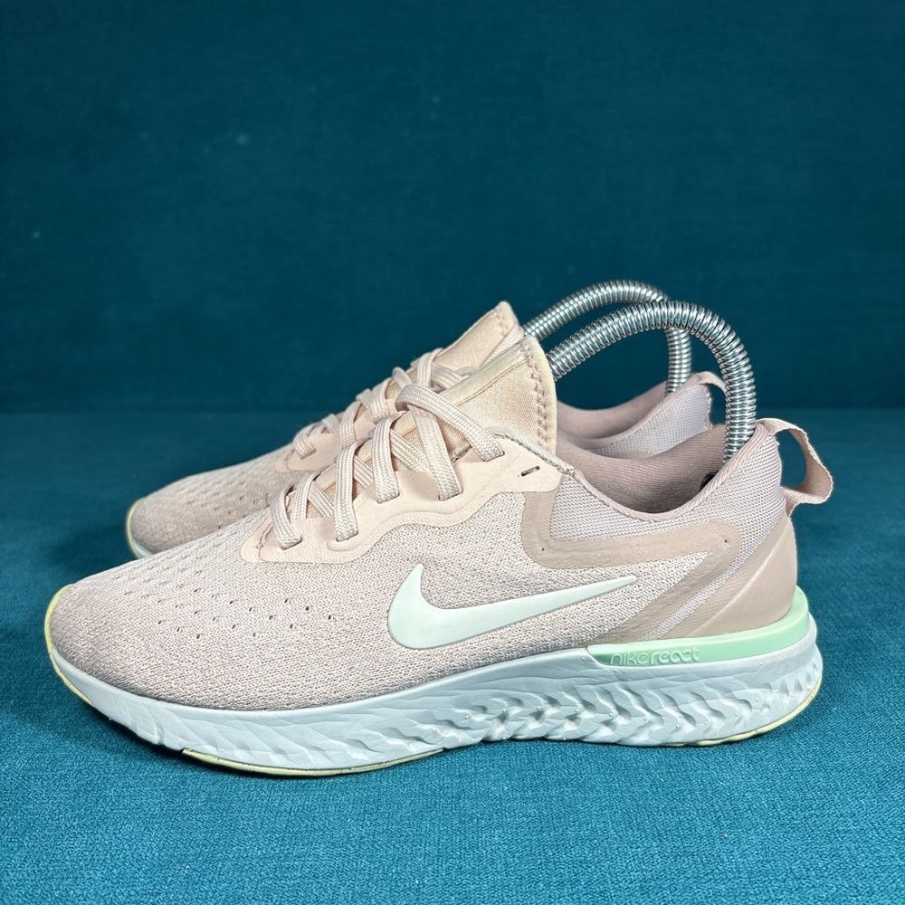 Nike Odyssey React 2 Flyknit Women’s 6.5 Pink Running Shoes AO9820-201